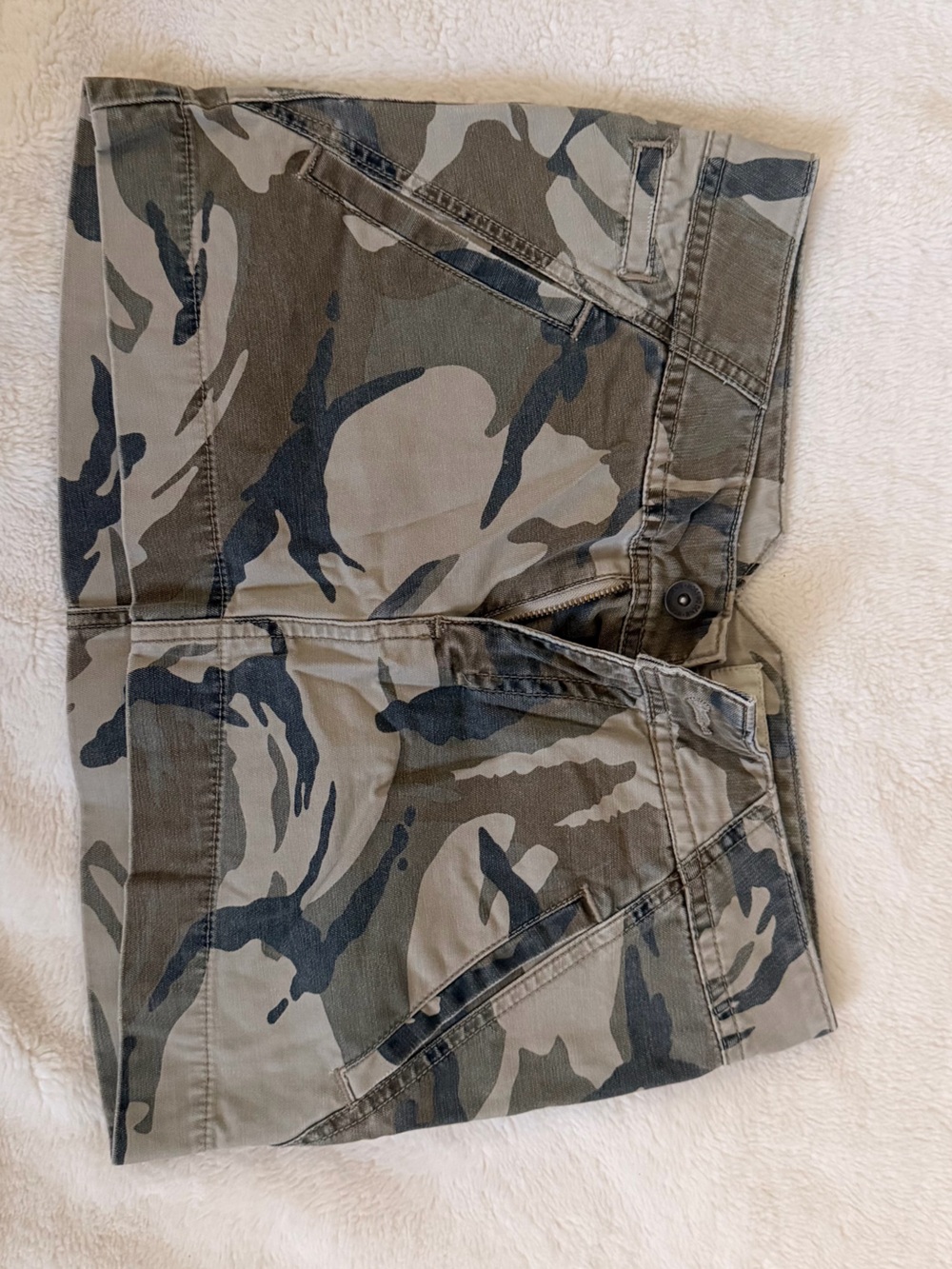 Mossimo Supply Co. Women’s Camo Cargo mini skirt - Olive & Khaki